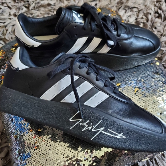 Sneakers - Picture 5 of 5